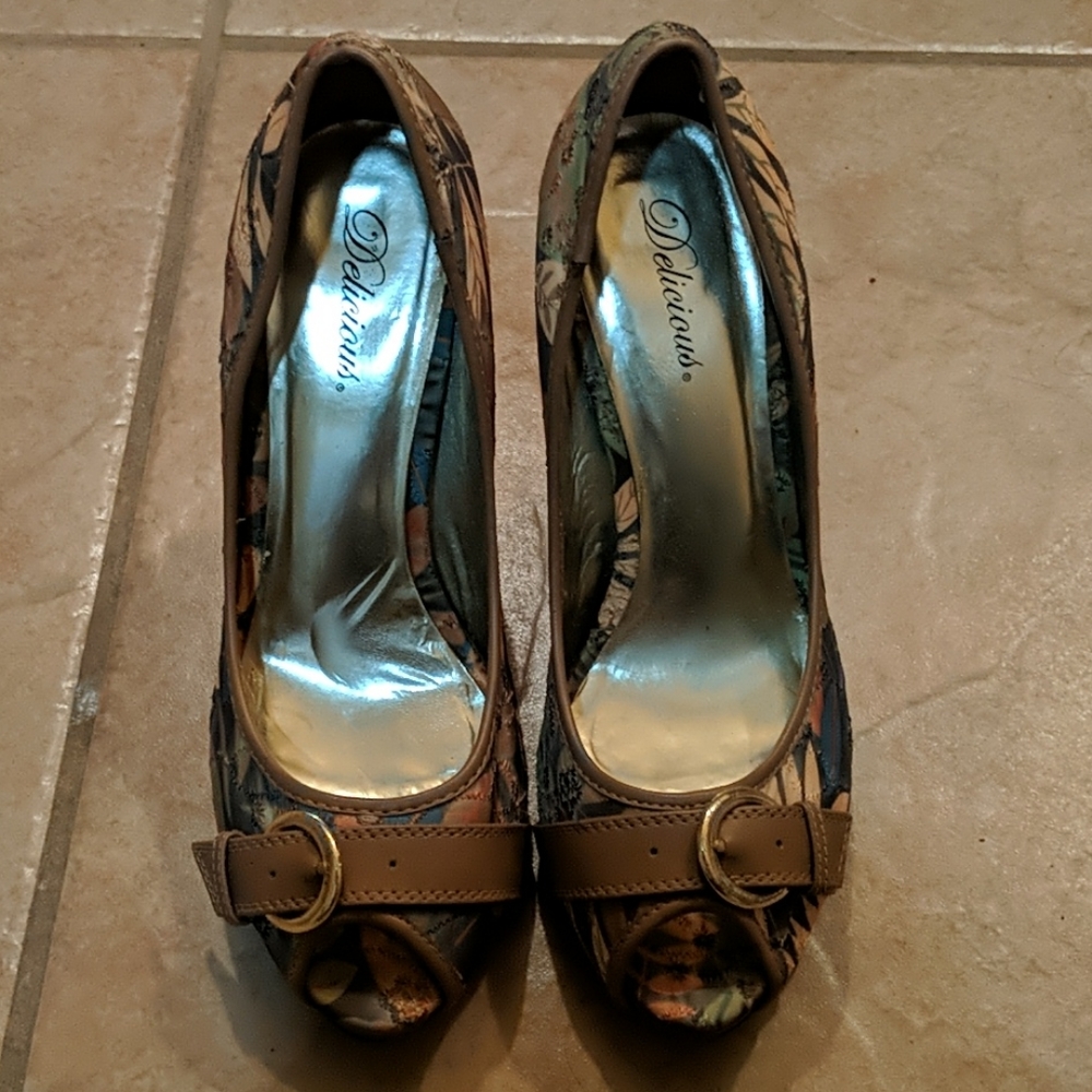 Delicious 4.5 Inch Heels - Picture 3 of 9